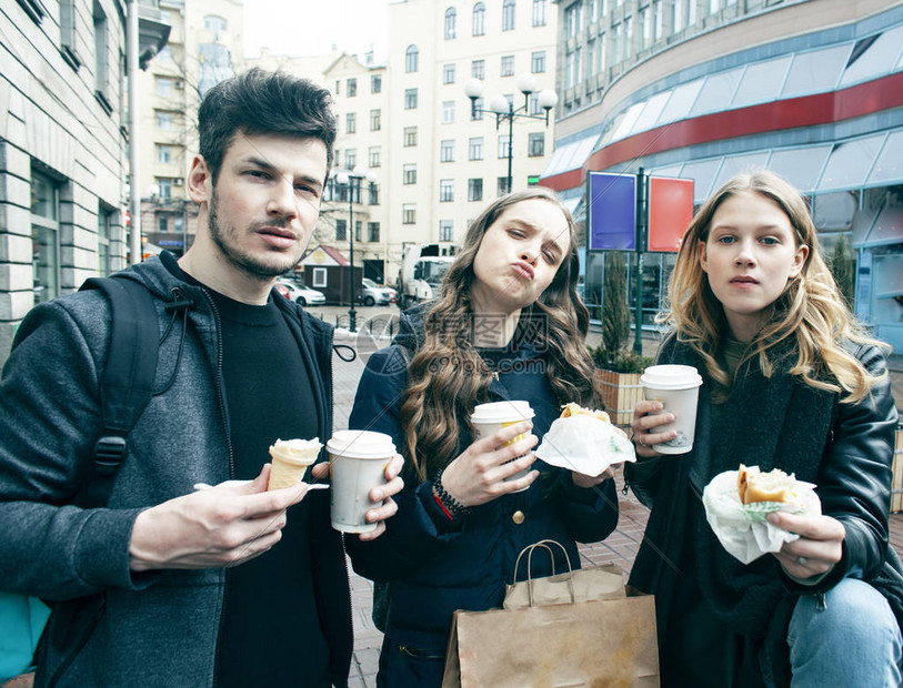 把一件事做到极致,远胜于把一万件事做得平庸。深耕自己,才是破圈成长的根本。